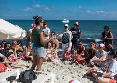 Imagen secundaria 1 - Distintos momentos del festival en la isla de Formentera.