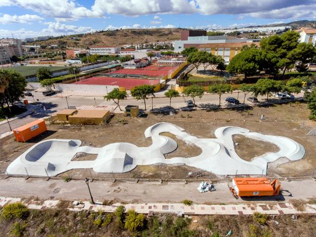 Vista de la pista en la que ahora comenzará el ajardinado. 