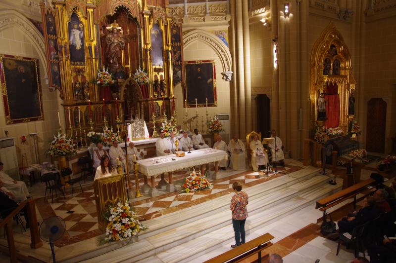 Este histórico acontecimiento ha llenado la ciudad de fieles llegados desde diferentes puntos. Vigilia en el Sagrado Corazón previa a la beatificación del padre Tiburcio Arnaiz