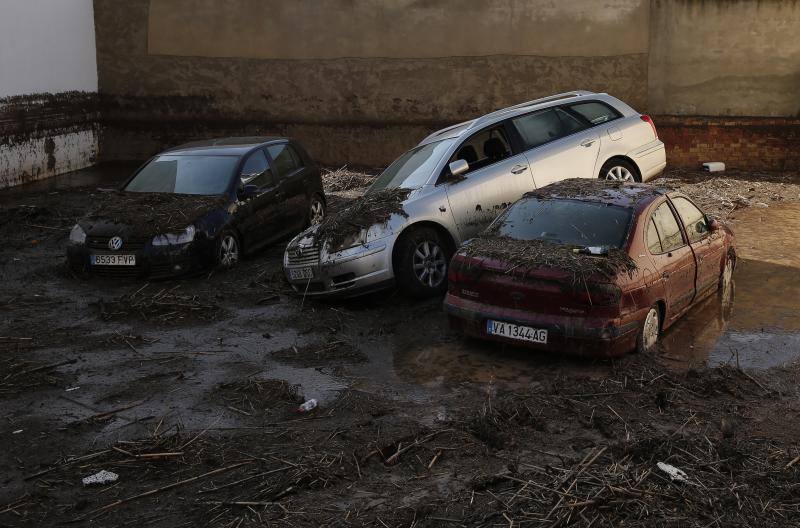 Labores de limpieza en Campillos tras la tromba, con la ayuda de la UME