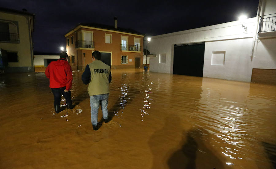 Bobadilla, Campillos, Teba, Casarabonela, Ardales y Estepona se llevan lo peor de la alerta roja que ha dejado registros históricos