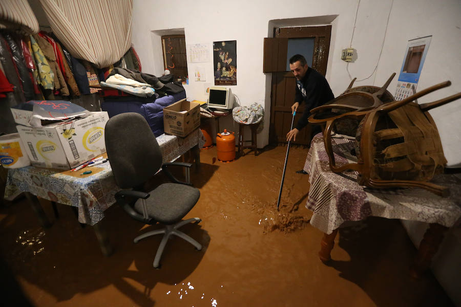 Bobadilla, Campillos, Teba, Casarabonela, Ardales y Estepona se llevan lo peor de la alerta roja que ha dejado registros históricos