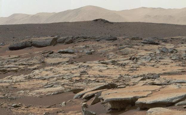 Lago seco en la superficie de Marte.