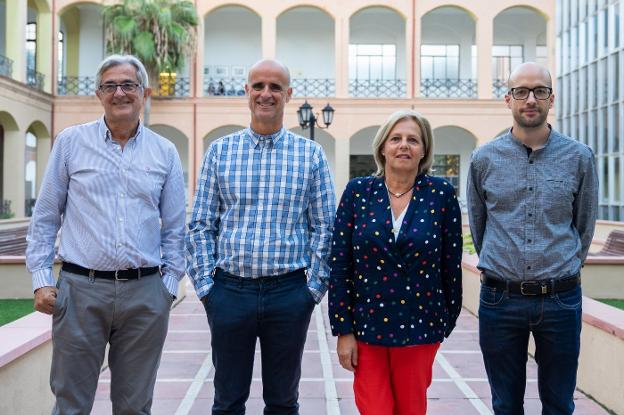 Fermín Mayoral, Antonio Bordallo, Berta Moreno y José Guzmán, parte del equipo del estudio. :: félix palacios