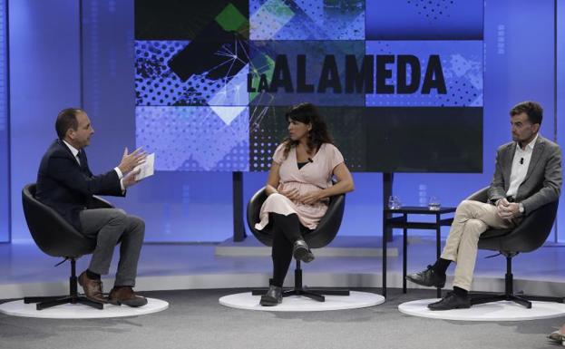 Teresa Rodríguez y Antonio Maíllo, con Manuel Castillo. 