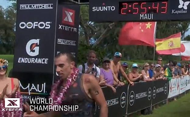 Ruzafa, tras cruzar la meta este domingo en Hawai. 