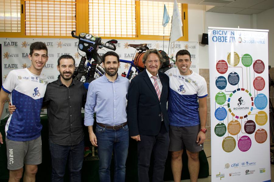 Juan Caroli, Pablo Díaz, Manuel de Diego, Gabriel Arrabal y Nicolás Caroli, en el encuentro con los alumnos de EADE.