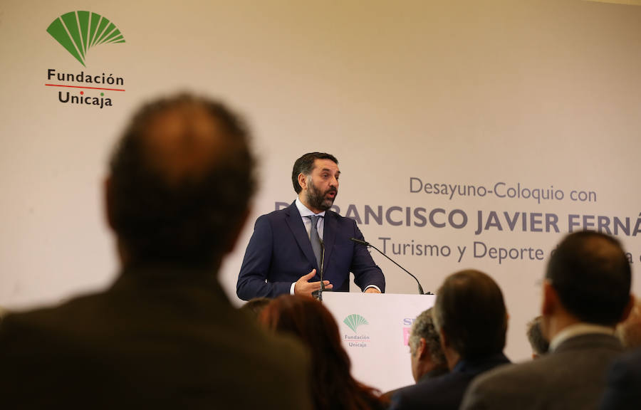 El consejero de Turismo y Deporte de la Junta de Andalucía, Francisco Javier Fernández, ha participado en un Foro SUR en el hotel NH Málaga