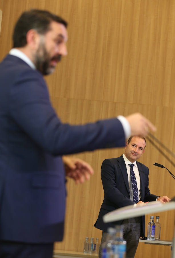 El consejero de Turismo y Deporte de la Junta de Andalucía, Francisco Javier Fernández, ha participado en un Foro SUR en el hotel NH Málaga