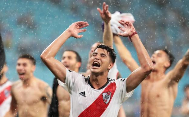 Gonzalo Martínez, autor del gol de penalti en el minuto 95, celebra el pase a la final. 