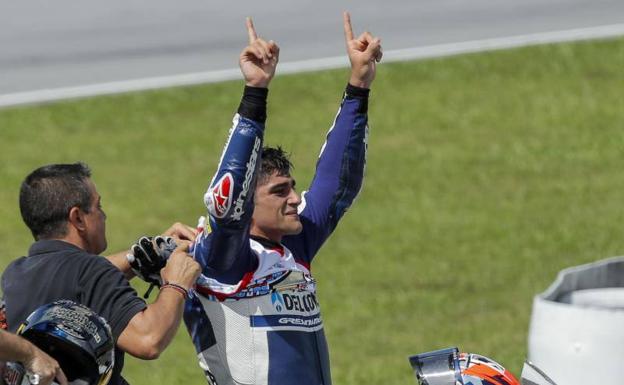 El piloto Jorge Martín celebra su título en Sepang (Malasia).