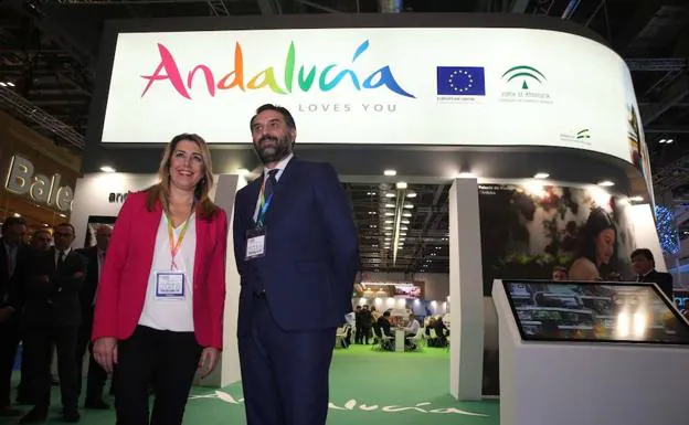 Susana Díaz y Francisco Javier Fernández, ayer en la inauguración del expositor de Andalucía en la WTM de Londres.