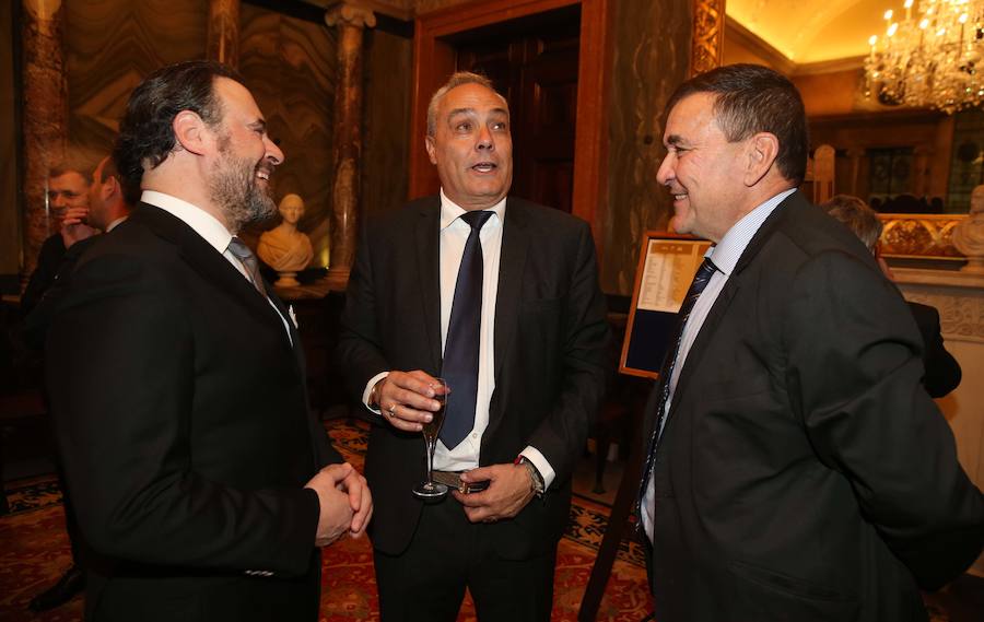 La cena organizada por Prensa Malagueña en la WTM SUR reúne a los máximos responsables del turismo nacional, regional y local en un mismo foro