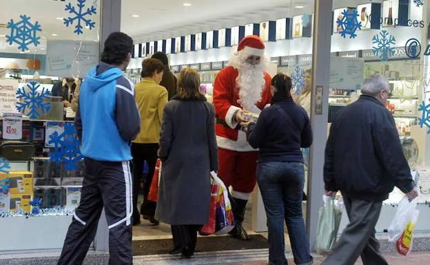 Entre los puestos que se ofertan figura uno de figurante de Papá Noél. 