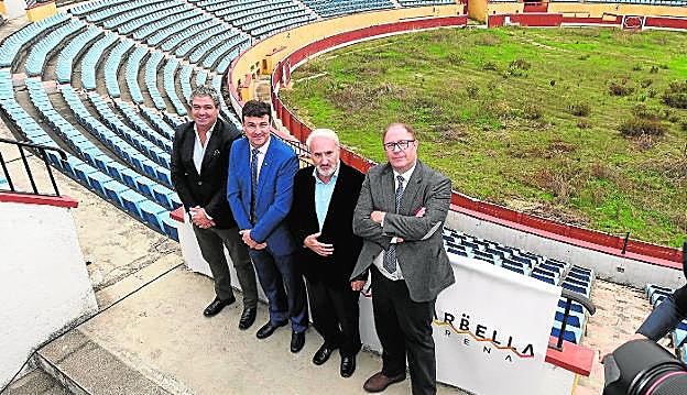 Fernando Huete, Cristóbal Garre, Luis Miguel Martín y Rafael Sánchez, ayer, en el coso. 