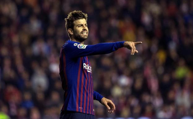 Gerard Piqué, durante el partido del Barça en Vallecas.