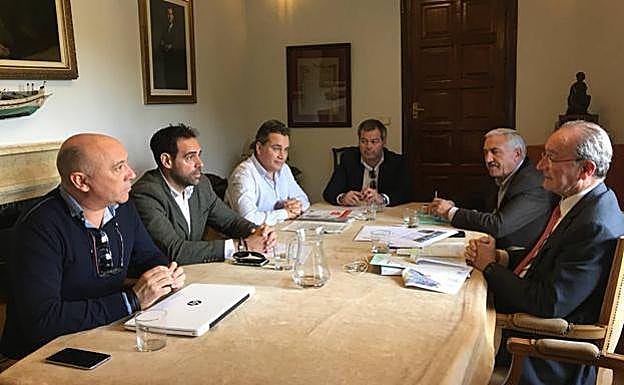 Estas declaraciones se producen después de la reunión que el alcalde mantuvo el sábado con responsables de la asociación de hostelería de Málaga (Mahos).