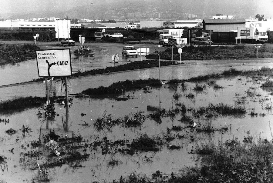 A la una de la tarde el cielo se volvió tan negro que parecía de noche y empezó a llover. Así recuerdan la mayoría de los malagueños el que quizá sea uno de los capítulos más impactantes y dramáticos de la reciente historia de Málaga.