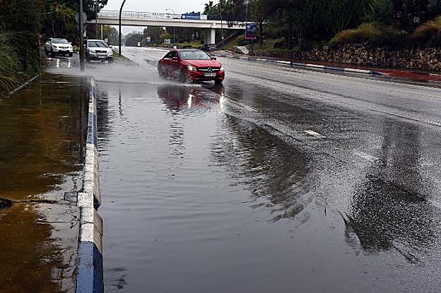 La zona donde se está interviniendo, inundada en una de las últimas lluvias. 