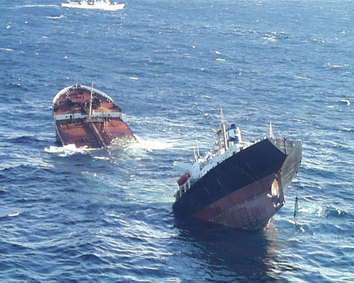 El hundimiento de este buque frente a la costa galelga y el consecuente derrame del petróleo que transportaba resultó ser «el tercer accidente más costoso de la historia»