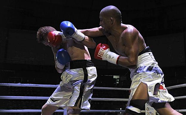 Landaeta, en uno de los combates previos al disputado ayer. 