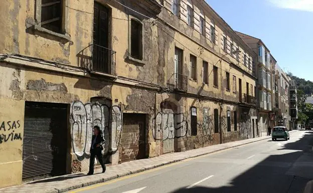 Vista de los edificios situados en la calle Cristo de la Epidemia 24, 26 y 28.