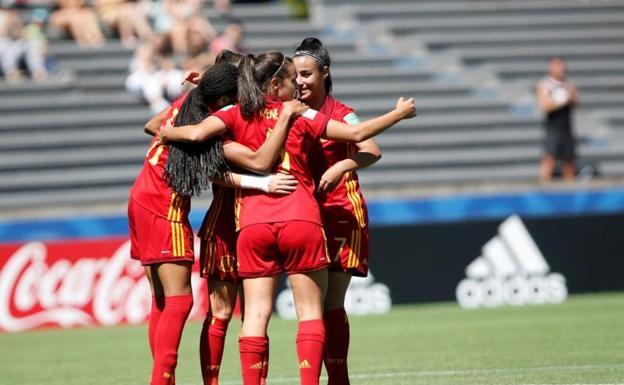 Las jugadoras de la selección sub-17 celebra uno de sus cinco goles. 