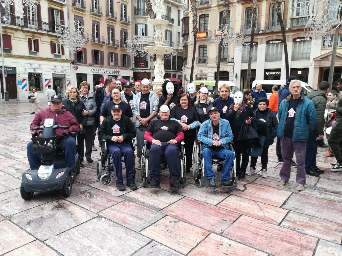 Algunos de los participantes en el flashmob realizado con motivo de la campaña #NadieSinHogar.