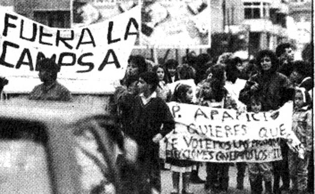 Protestas de vecinos pidiendo el desmantelamiento del recinto de Campsa. 