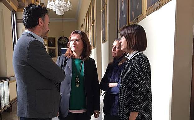 La comisión de Derechos Sociales condena las agresiones a la edil Martín Rojo ayer