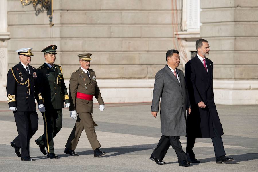 Recibimiento oficial de los Reyes al presidente de la República Popular China, Sr. Xi Jinping y su esposa, Peng Liyuan, en el Palacio Real de Madrid.