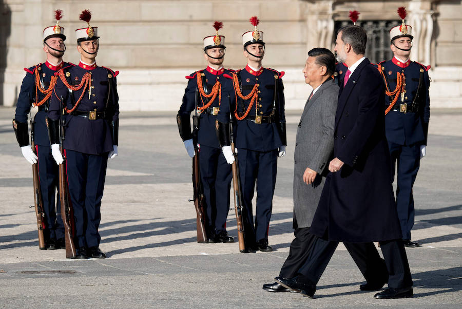 Recibimiento oficial de los Reyes al presidente de la República Popular China, Sr. Xi Jinping y su esposa, Peng Liyuan, en el Palacio Real de Madrid.