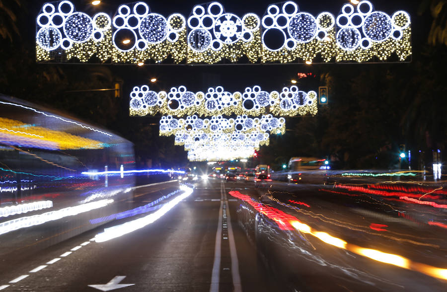 Las zonas emblemáticas de la ciudad se han iluminado este año con 2.062.104 puntos de luz leds de energía eficiente, una cifra algo superior a la del año pasado 