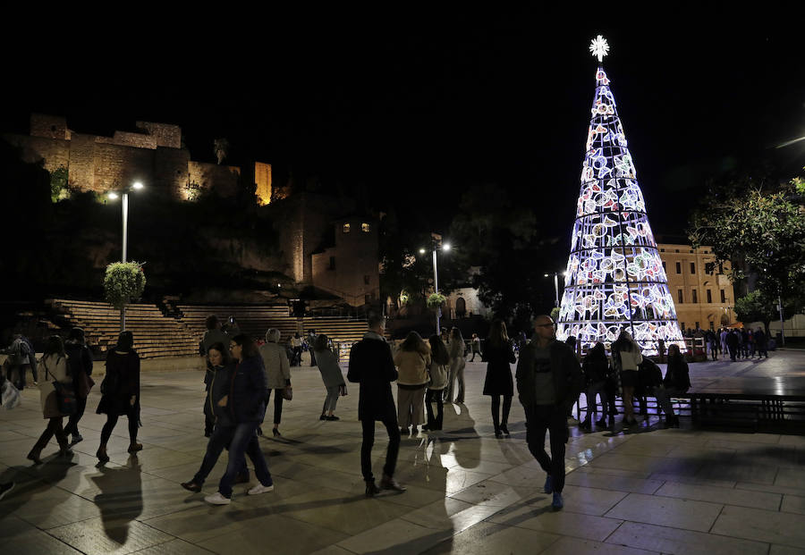 Las zonas emblemáticas de la ciudad se han iluminado este año con 2.062.104 puntos de luz leds de energía eficiente, una cifra algo superior a la del año pasado 