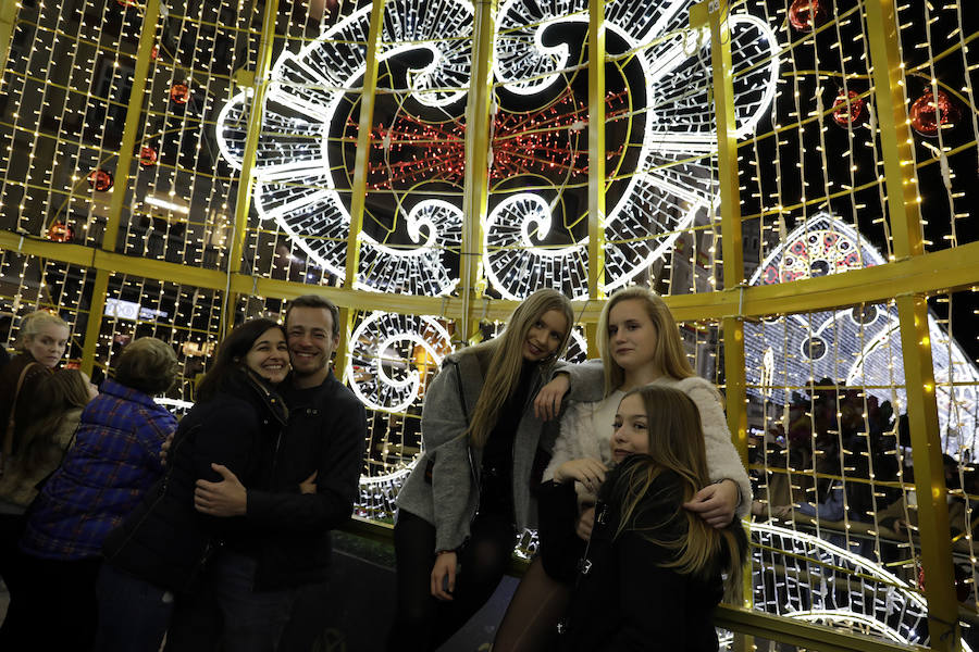 Las zonas emblemáticas de la ciudad se han iluminado este año con 2.062.104 puntos de luz leds de energía eficiente, una cifra algo superior a la del año pasado 