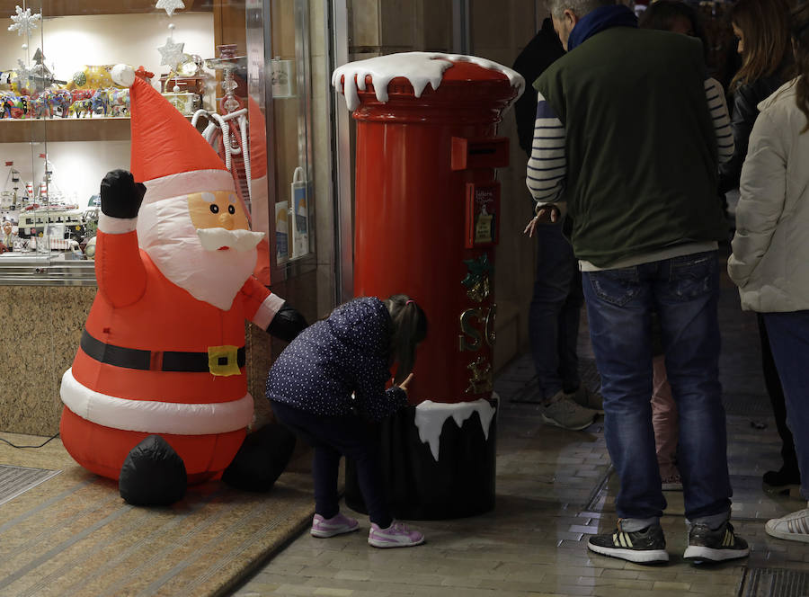 Las zonas emblemáticas de la ciudad se han iluminado este año con 2.062.104 puntos de luz leds de energía eficiente, una cifra algo superior a la del año pasado 