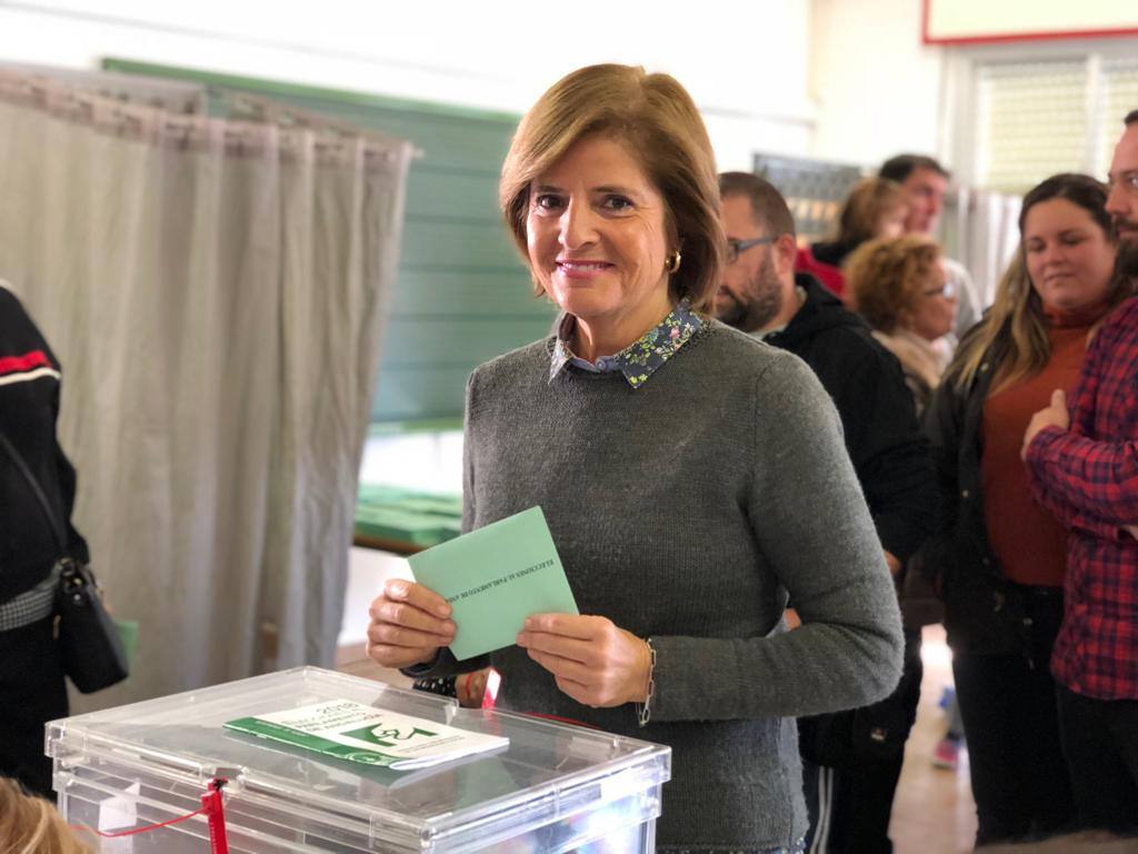 Esperanza Oña, votando.