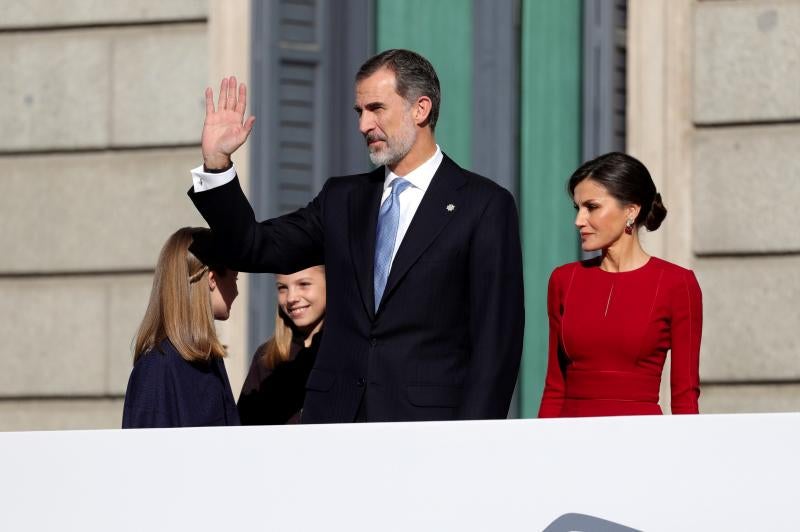 Los Reyes presiden el acto al que también asisten sus hijas, la Princesa Leonor y la infanta Sofía, y los Reyes eméritos, don Juan Carlos y doña Sofía