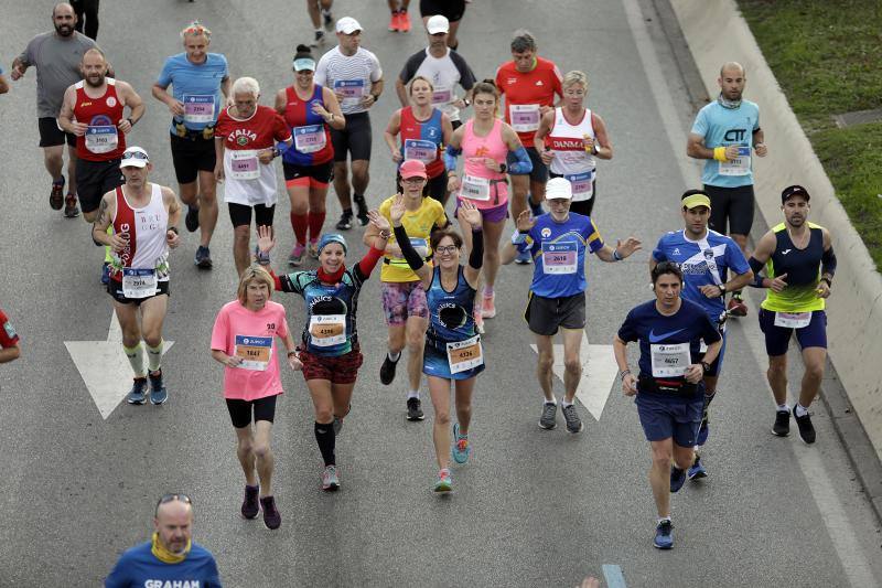 Unos 5.000 corredores participan en la novena edición de esta competición que este año tiene como novedad una prueba de 21 kilómetros