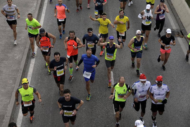 Unos 5.000 corredores participan en la novena edición de esta competición que este año tiene como novedad una prueba de 21 kilómetros