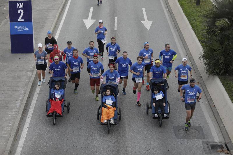 Unos 5.000 corredores participan en la novena edición de esta competición que este año tiene como novedad una prueba de 21 kilómetros