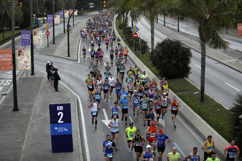 Unos 5.000 corredores participan en la novena edición de esta competición que este año tiene como novedad una prueba de 21 kilómetros