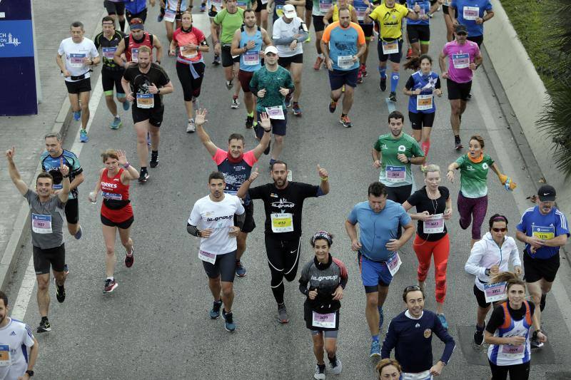 Unos 5.000 corredores participan en la novena edición de esta competición que este año tiene como novedad una prueba de 21 kilómetros
