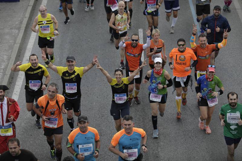 Unos 5.000 corredores participan en la novena edición de esta competición que este año tiene como novedad una prueba de 21 kilómetros
