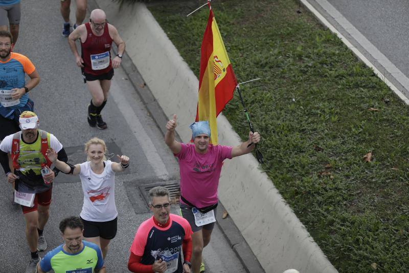 Unos 5.000 corredores participan en la novena edición de esta competición que este año tiene como novedad una prueba de 21 kilómetros