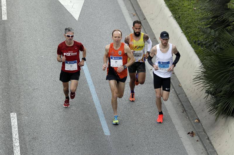 Unos 5.000 corredores participan en la novena edición de esta competición que este año tiene como novedad una prueba de 21 kilómetros