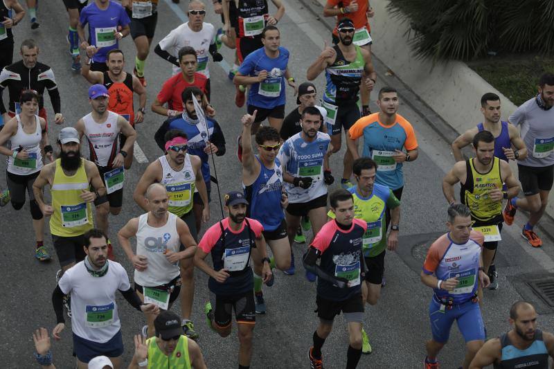 Unos 5.000 corredores participan en la novena edición de esta competición que este año tiene como novedad una prueba de 21 kilómetros