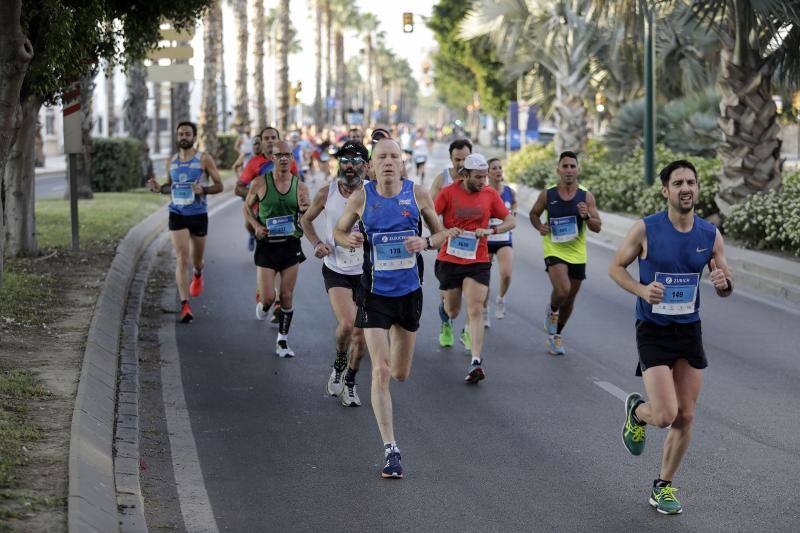 Unos 5.000 corredores participan en la novena edición de esta competición que este año tiene como novedad una prueba de 21 kilómetros