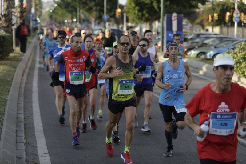 Unos 5.000 corredores participan en la novena edición de esta competición que este año tiene como novedad una prueba de 21 kilómetros