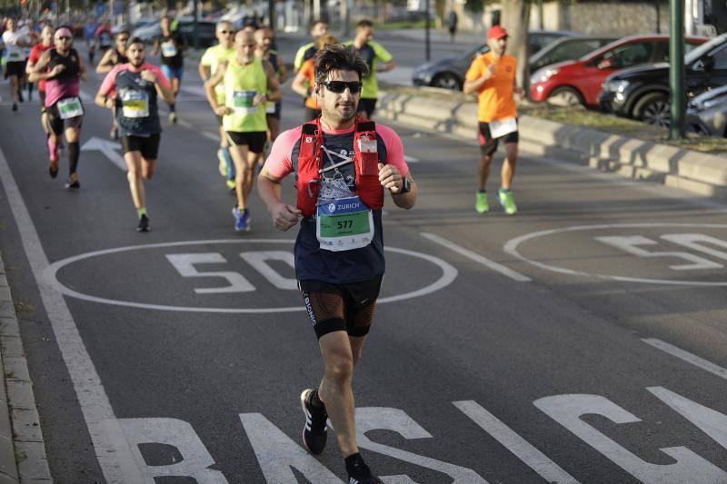 Unos 5.000 corredores participan en la novena edición de esta competición que este año tiene como novedad una prueba de 21 kilómetros